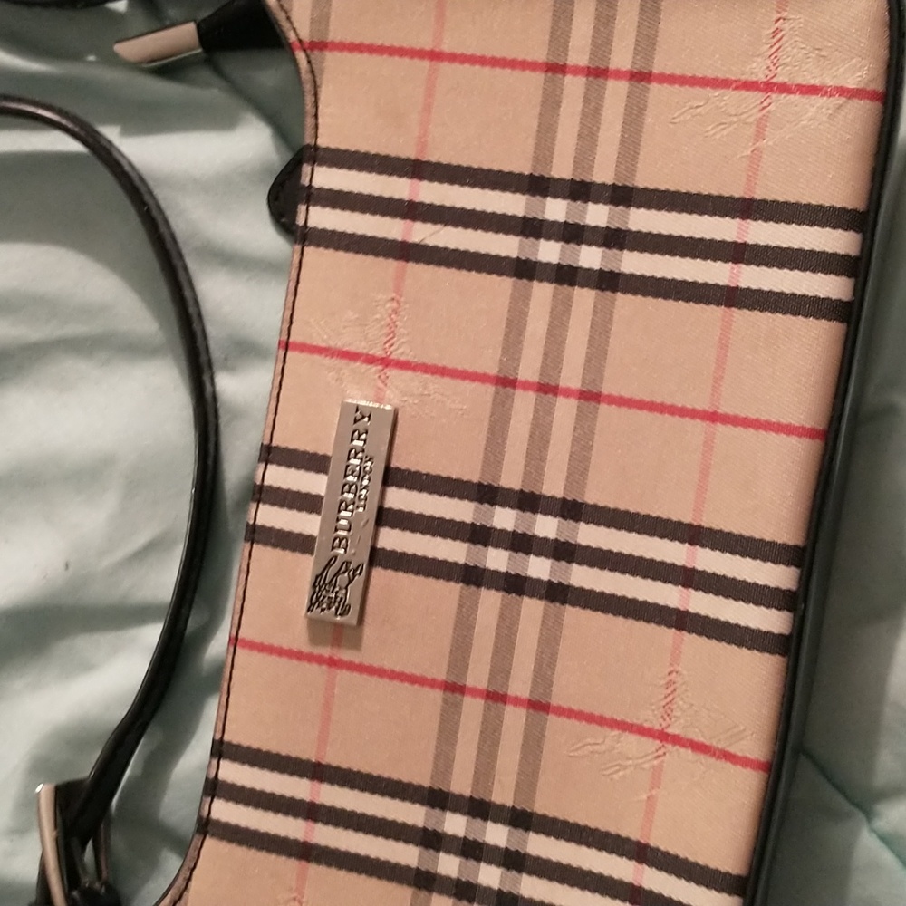 AUTHENTIC -BURBERRY HANDBAG ( FREE BONUS BAG) - Picture 15 of 16